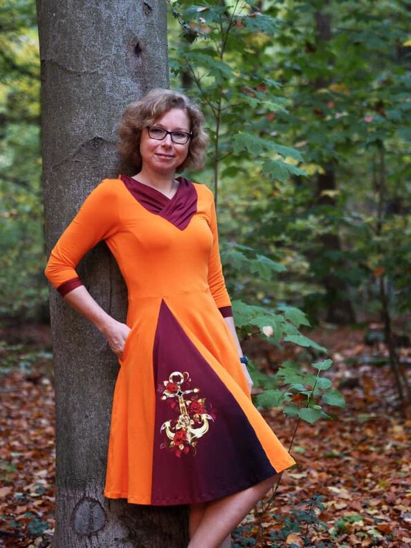 Kleid Valentina mit Godet Gr. 32-48 beamerfähig image number 9