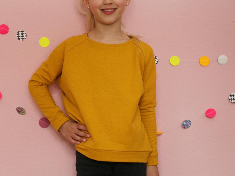MONA - kurzer Raglansweater für Mädchen 98-152 image number 3