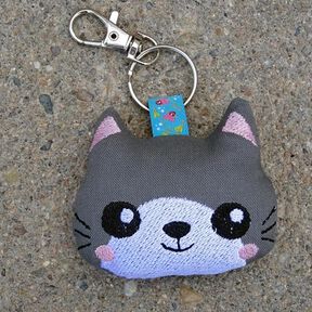 Stickdatei - Katze 5 ITH in 3 Gr. cute Schlüsselanhänger
