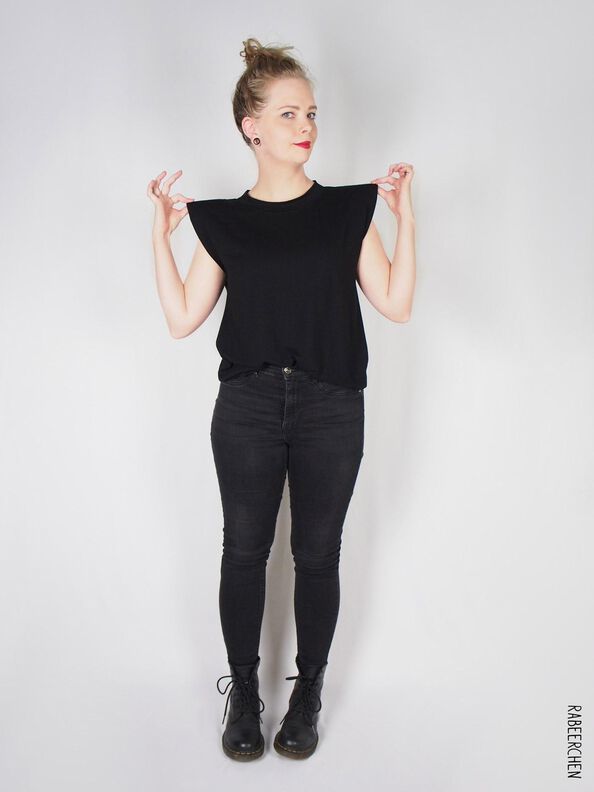 Shirt / Kleid mit Schulterpolstern  image number 4
