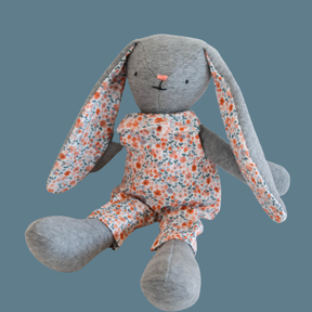   “Liebhabhase” mit Latzhose / Schmusehase / Schnittmuster