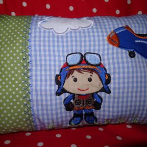 Stickdatei Taschenmotiv Pilot Flugzeug Kissen ITH