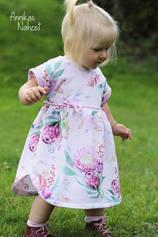 *Mini Romantic Queen* Shirt, Tunika, Kleid GR. 74 BIS 140 image number 3