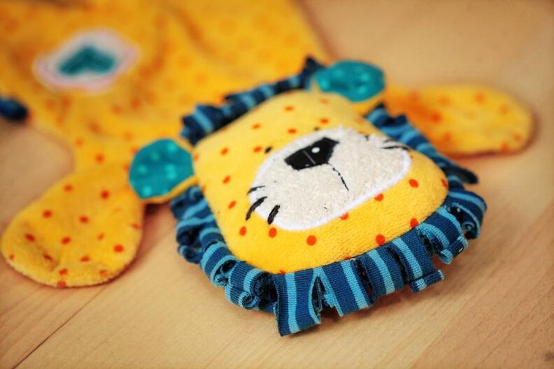 Nähanleitung mit Schnittmuster Schmuselöwe "Theo Tatzenherz" (Kuscheltier, Schnullerhalter & Schnuffeltuch)  image number 5