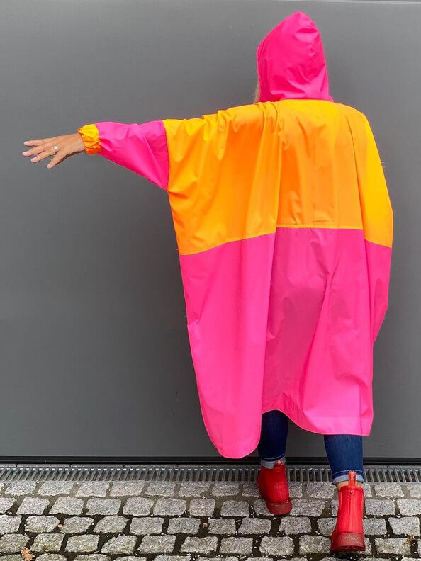 Die trockene Trude – der Regenponcho image number 6