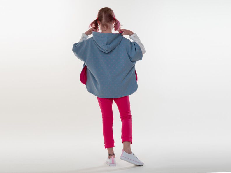 Paula  Schnittmuster Poncho wendbar mit Kapuze und Ärmel  image number 4