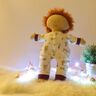 Stoffpuppe/Kuscheltier "Puppenstube" mit 18 Kleidungsstücken thumbnail number 4