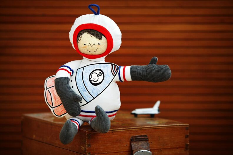 Astronaut Schmusepüppchen – Nähanleitung mit Schnittmuster image number 1