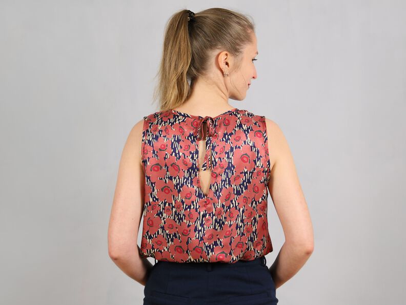 FRAU CLARA - ärmellose Bluse mit Rückenschlitz image number 7