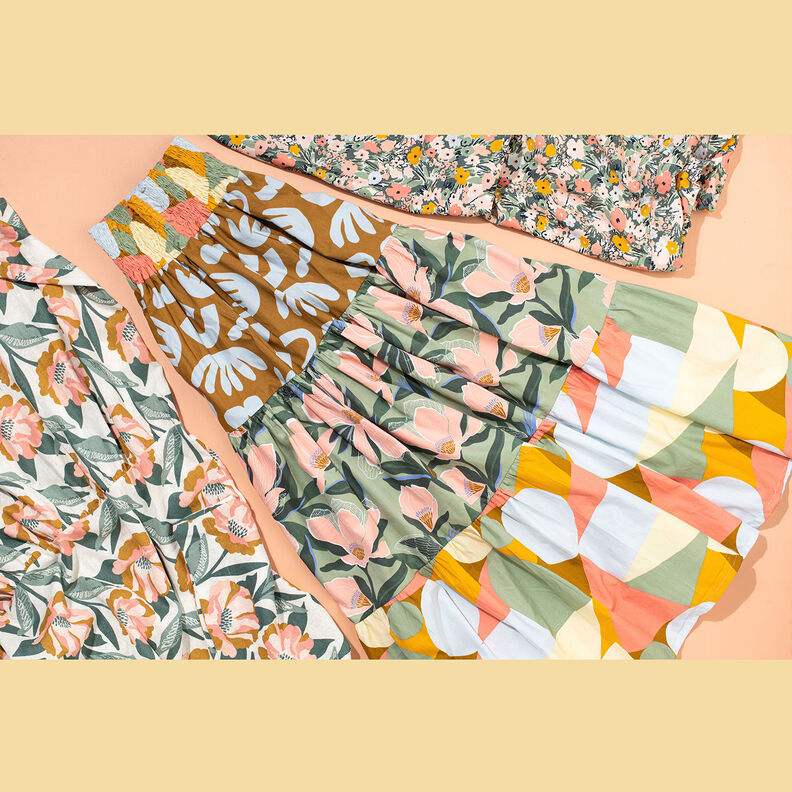 Baumwollpopeline abstrakte Formen | Nerida Hansen – oliv/hummer,  image number 5