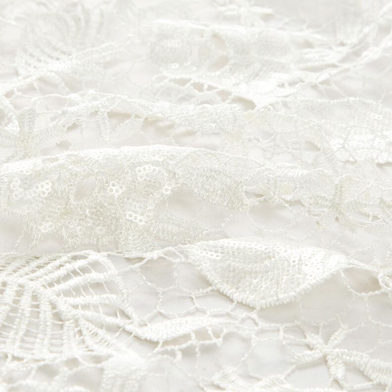 Spitzenstoff mit Pailletten und Bogenkante – weiss,  image number 2