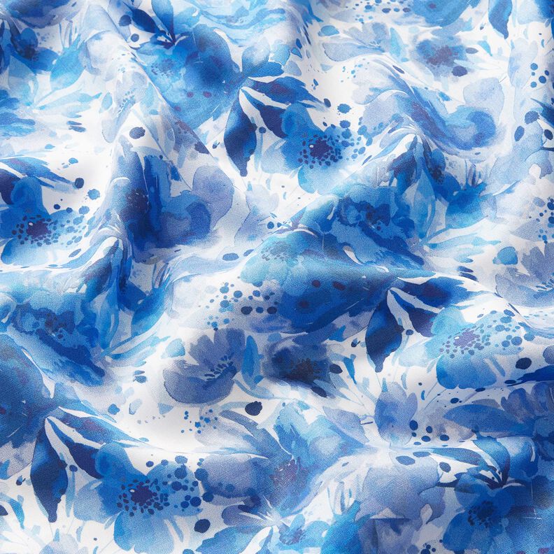 Viskosestoff Blumen mit Farbklecksen – königsblau/weiss, image number 2