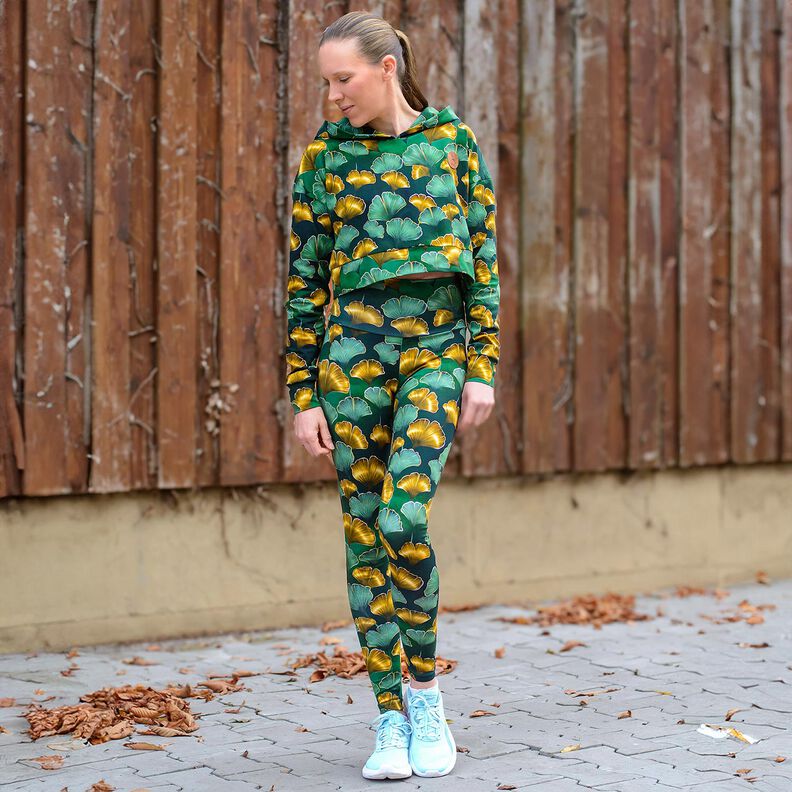 Baumwolljersey Ginkgo | Glitzerpüppi – dunkelgrün/altgold,  image number 8
