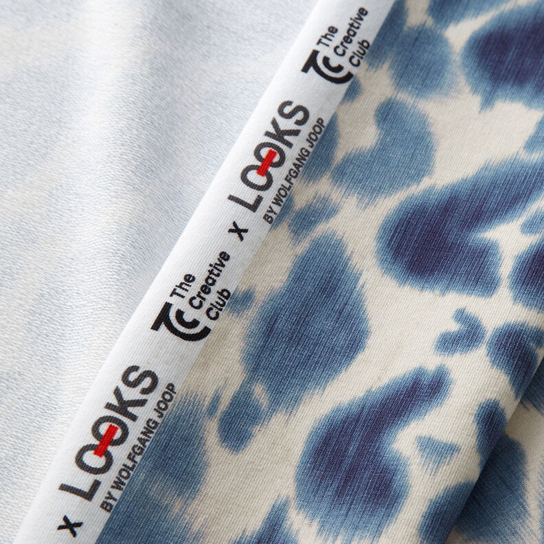 GOTS French Terry Batik-Leomuster | TCC x LOOKS by Wolfgang Joop – brilliantblau/creme,  image number 4