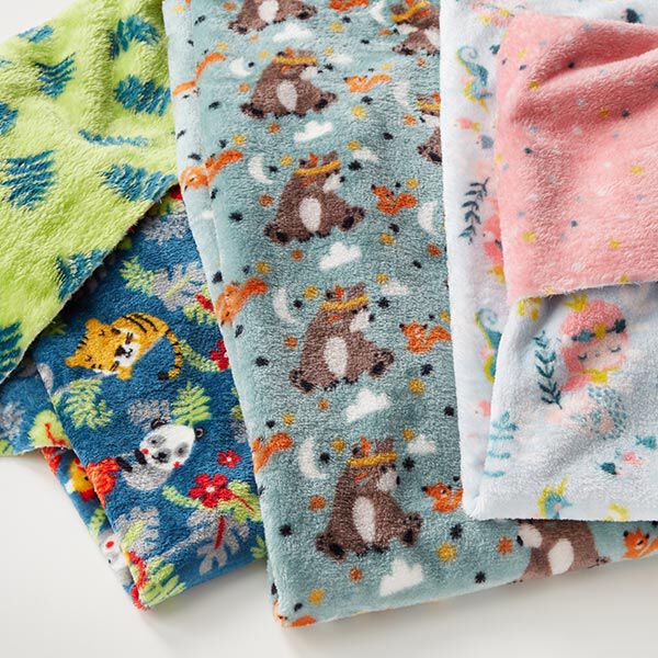 Wellnessfleece Doubleface Bär mit Federschmuck – hellgrau/dunkelbraun | Reststück 100cm