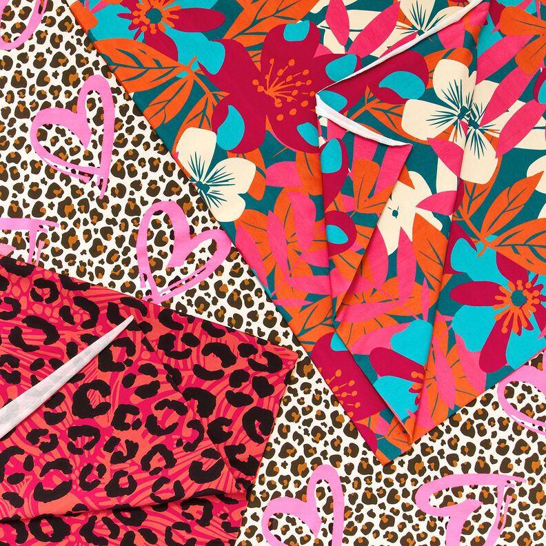 French Terry Sommersweat Leo und Neon-Herzen – cashew/neonpink, image number 7