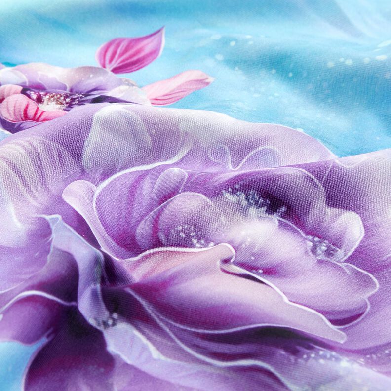 Baumwolljersey Summertime Blossoms | Glitzerpüppi – himmelblau/lavendel, image number 6