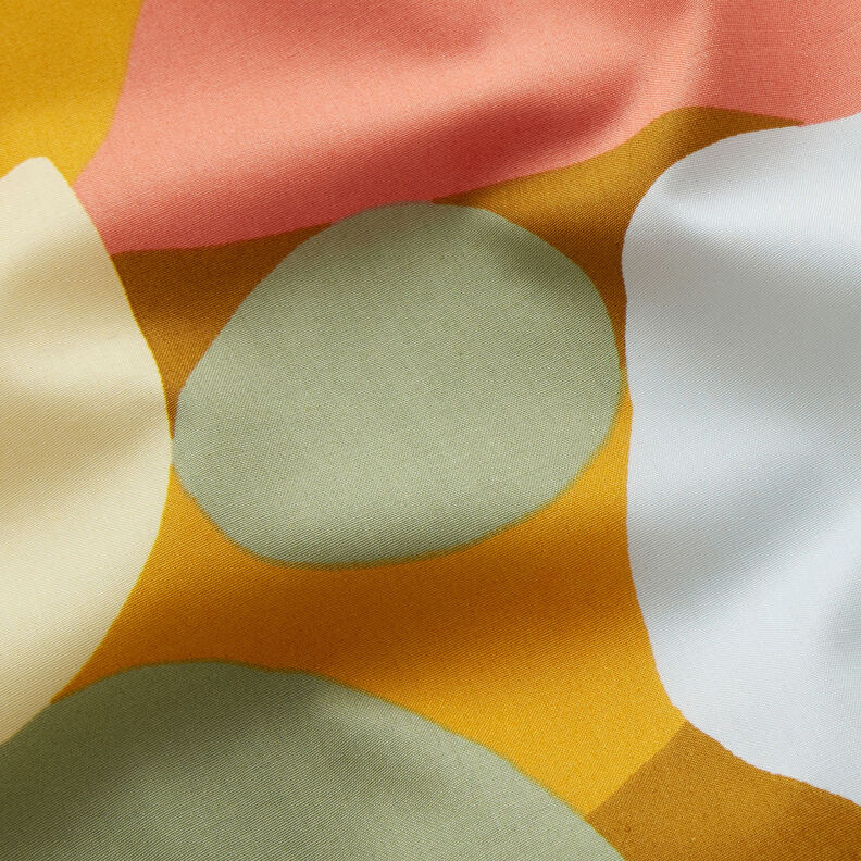 Baumwollpopeline abstrakte Formen | Nerida Hansen – oliv/hummer,  image number 2